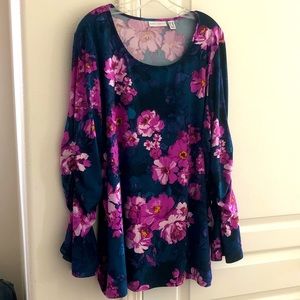 Susan graver top. Bell cuff sleeve